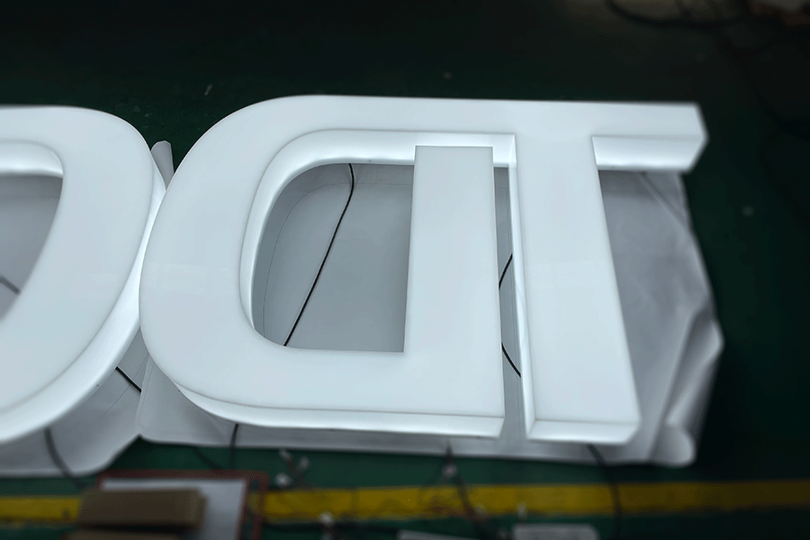 亞克力發(fā)光字發(fā)光標(biāo)識制作有哪些特點？