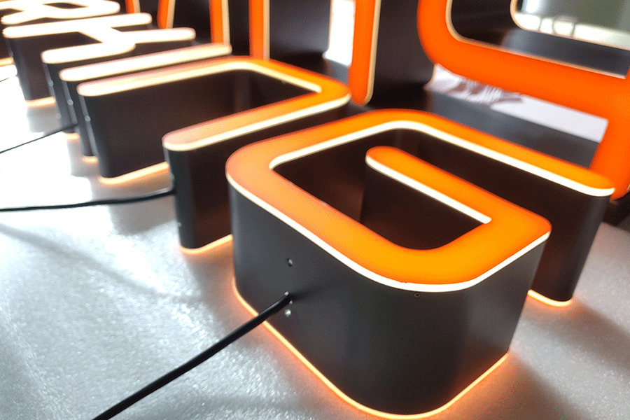 前后發(fā)光字發(fā)光標識牌設計制作有哪些特色？