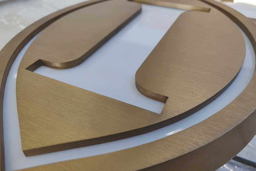 前后發(fā)光字發(fā)光標(biāo)識(shí)牌設(shè)計(jì)制作有哪些特征？